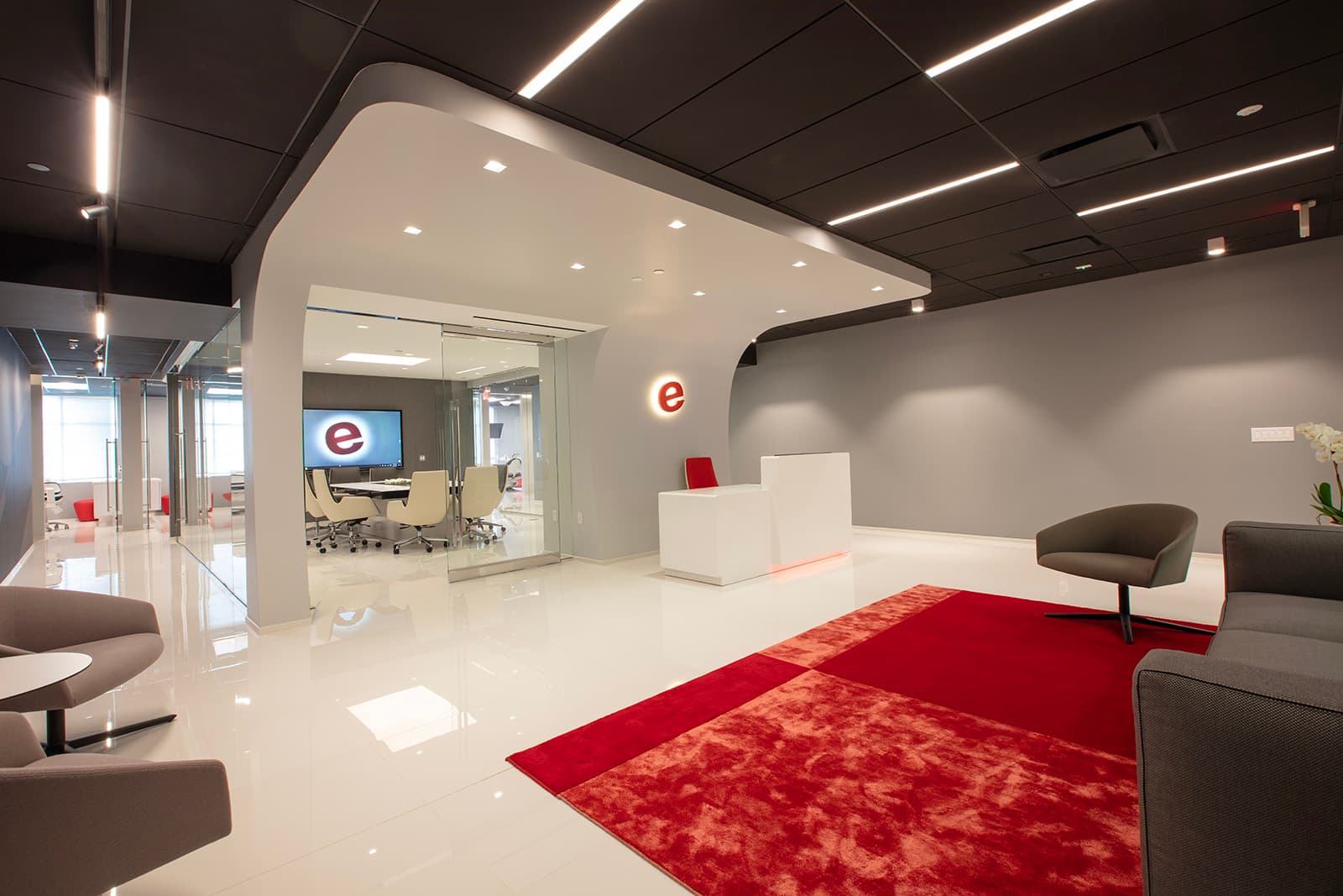 Esthetique Dentistry office reception in Ashburn, VA